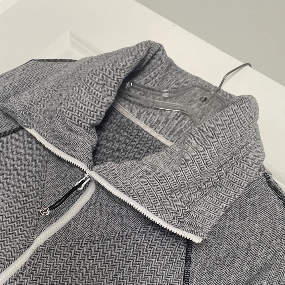 lululemon athletica Gray Ribbed Zip Bomber Jacket with White Trim PTP 18 M/L